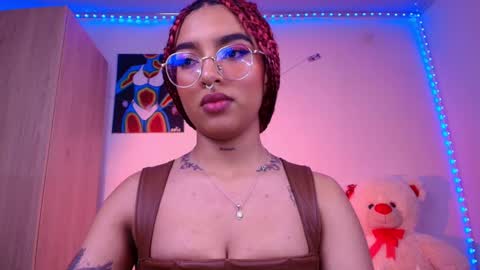 Snapshot of sofiaafoxx chatting on 02.12.25 Sofia online show from 02.12.25