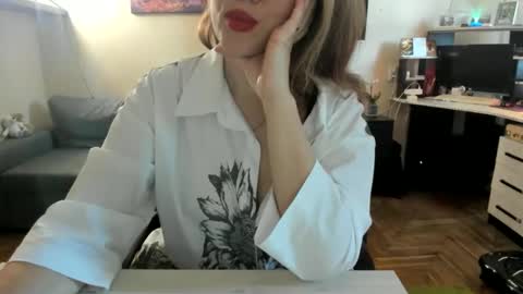 Snapshot of sofiabells chatting on 09.10.25 SofiaBells online show from 09.10.25