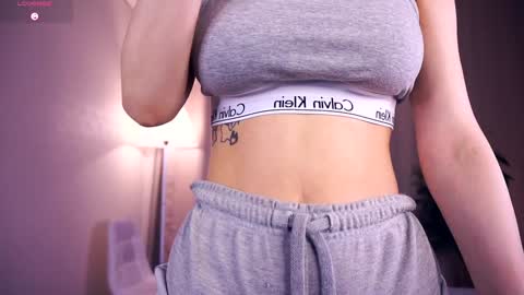 Hi My name is Sofia Welcome to my room Please thumbs up - its important online show from 09.25.25