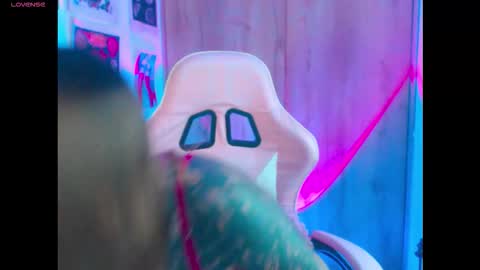       online show from 10.01.25