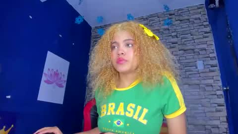 sofiacastillo01 online show from 02.14.25