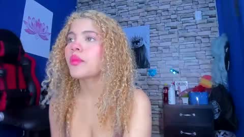 sofiacastillo01 online show from 03.02.25
