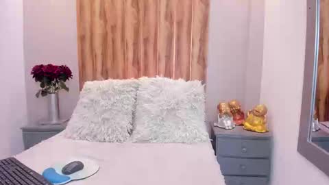 Snapshot of sofiagomez_1 chatting on 11.08.25 SOFI online show from 11.08.25