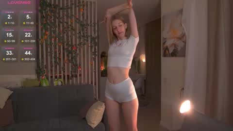 Sofia Help me overcome shynes with 100 thumbs up online show from 11.13.25