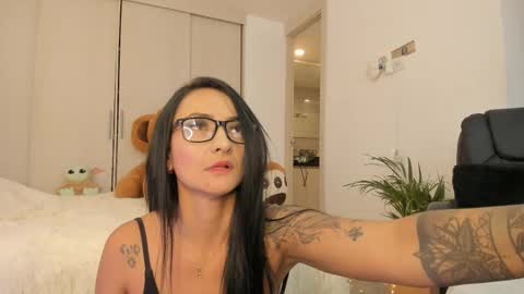 SOFIA independent model  online show from 02.09.25