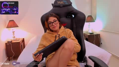 Snapshot of sofiarouge_ chatting on 01.31.25 Sofia Help me reach 5K followers online show from 01.31.25