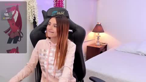 Snapshot of sofiarouge_ chatting on 03.06.25 Sofia Help me reach 5K followers online show from 03.06.25