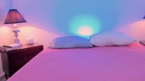 Sofia  Help me reach 5K followers  online show from 11.19.25