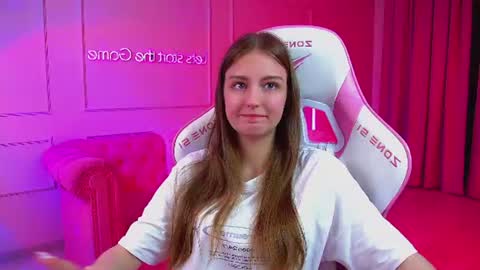 Snapshot of sofiasarvain chatting on 06.11.26 Sofia online show from 06.11.26