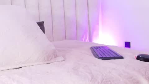 Sofia Velez  online show from 02.28.26