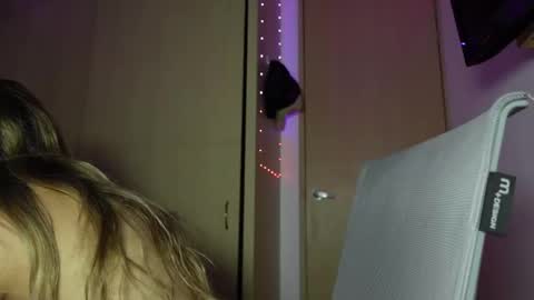 Snapshot of sofiax5 chatting on 09.18.25 Sofi online show from 09.18.25