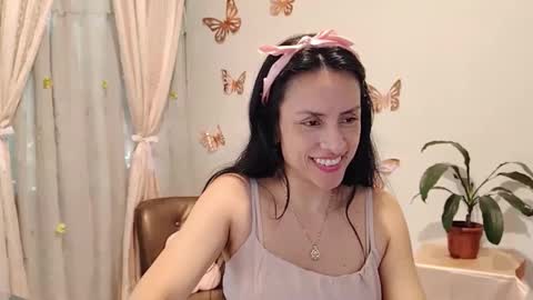 Snapshot of sofibelladelavega chatting on 10.14.25 Sofi Bella online show from 10.14.25