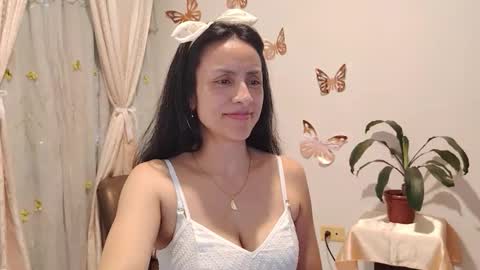 Sofi Bella online show from 11.14.25