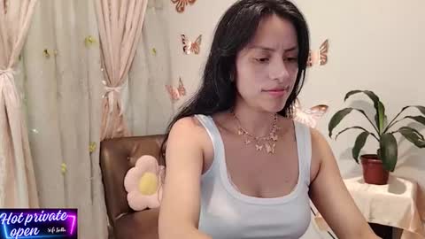 Sofi Bella online show from 11.18.25