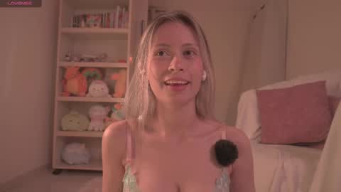 Snapshot of soficb chatting on 02.18.25 Sofi online show from 02.18.25