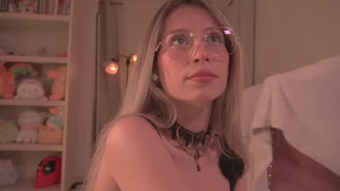 Snapshot of soficb chatting on 02.24.25 Sofi online show from 02.24.25