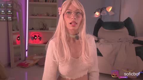 Snapshot of soficb chatting on 09.19.25 Sofi online show from 09.19.25