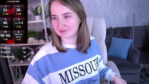 Snapshot of sofiebloom chatting on 01.16.25 Sofie online show from 01.16.25