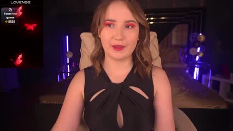 Snapshot of sofiebloom chatting on 01.21.25 Sofie online show from 01.21.25