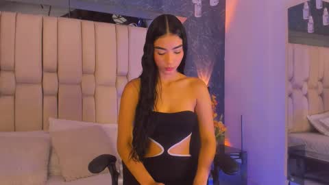 Snapshot of sofiewild_ chatting on 10.19.25  sofie  online show from 10.19.25