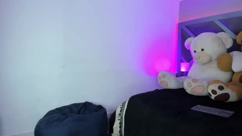 Snapshot of sofiewild_ chatting on 10.23.25  sofie  online show from 10.23.25