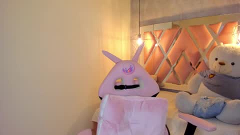 Snapshot of sofii_miller_ chatting on 01.11.25 online show from 01.11.25