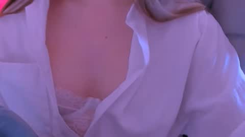 Snapshot of sofinovvak chatting on 02.26.26 Sofi online show from 02.26.26