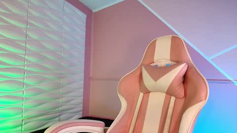 Snapshot of sofly_s chatting on 01.30.25 Sofi online show from 01.30.25