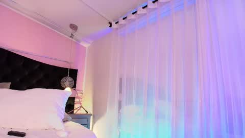 Snapshot of sofly_s chatting on 02.28.25 Sofi online show from 02.28.25