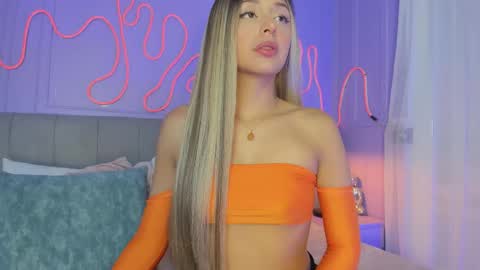 Snapshot of sofly_s chatting on 10.18.25 Sofi online show from 10.18.25