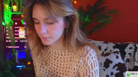 Snapshot of soft_animal chatting on 10.15.25 E online show from 10.15.25