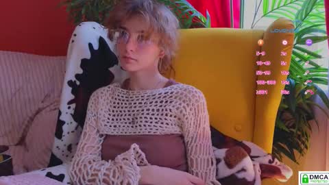 Snapshot of soft_animal chatting on 02.22.26 E online show from 02.22.26