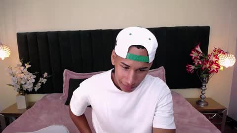 Snapshot of soft_attraction chatting on 10.18.25 Cam and Amy online show from 10.18.25