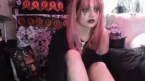 Snapshot of softgothprincess chatting on 10.25.25 softgothprincess online show from 10.25.25