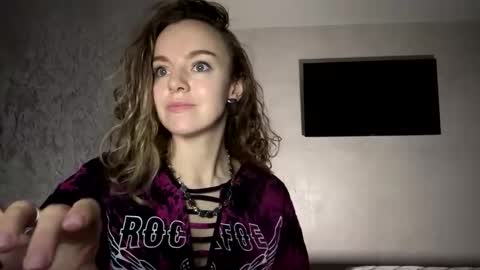 Snapshot of softly_jane chatting on 10.23.25 softly_jane online show from 10.23.25