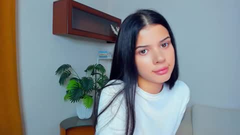Snapshot of softlyy_bold chatting on 09.12.25 Alice online show from 09.12.25