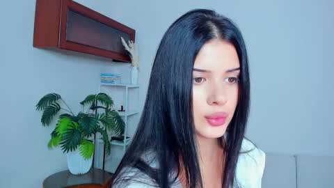 Snapshot of softlyy_bold chatting on 09.13.25 Alice online show from 09.13.25