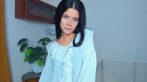 Snapshot of softlyy_bold chatting on 09.14.25 Alice online show from 09.14.25