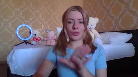 Snapshot of softy_aura chatting on 06.24.26 softy_aura online show from 06.24.26