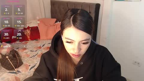 Sophia Davis online show from 10.20.25