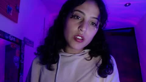 Snapshot of sol_amarilla_ chatting on 12.14.24 gin independent model online show from 12.14.24