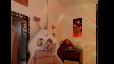 Snapshot of sol_amarilla_ chatting on 12.22.24 gin independent model online show from 12.22.24