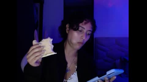 Snapshot of sol_amarilla_ chatting on 01.07.25 gin independent model online show from 01.07.25