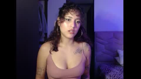 Snapshot of sol_amarilla_ chatting on 01.13.25 gin independent model online show from 01.13.25