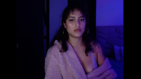 Snapshot of sol_amarilla_ chatting on 01.14.25 gin independent model online show from 01.14.25
