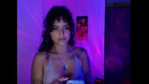Snapshot of sol_amarilla_ chatting on 01.18.25 gin independent model online show from 01.18.25