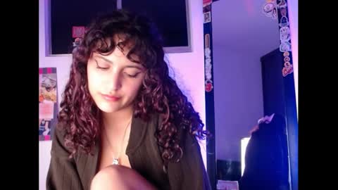 Snapshot of sol_amarilla_ chatting on 02.16.25 gin independent model online show from 02.16.25
