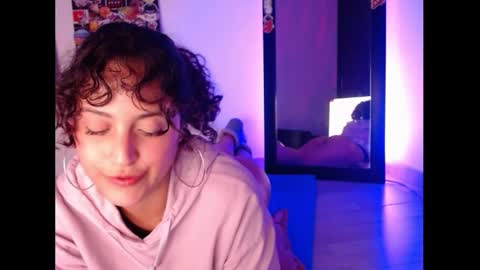 Snapshot of sol_amarilla_ chatting on 02.22.25 gin independent model online show from 02.22.25