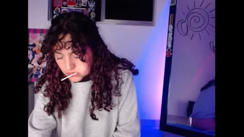 Snapshot of sol_amarilla_ chatting on 03.05.25 gin independent model online show from 03.05.25