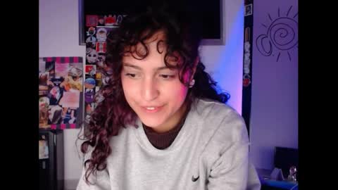 Snapshot of sol_amarilla_ chatting on 03.05.25 gin independent model online show from 03.05.25